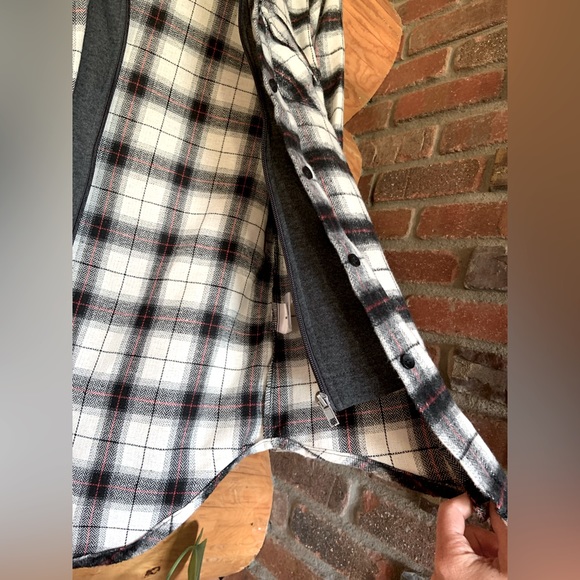 New Hooded Plaid Shirt - Picture 5 of 7